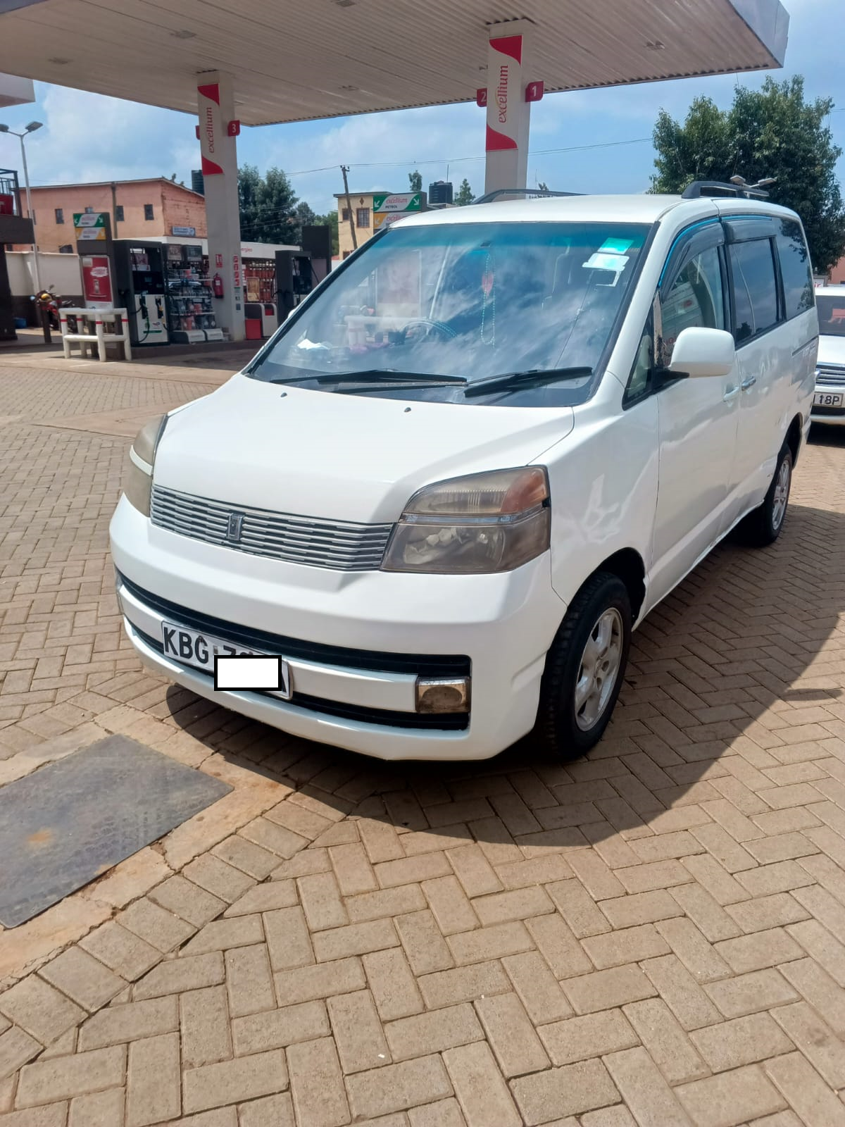 2002 Toyota Voxy