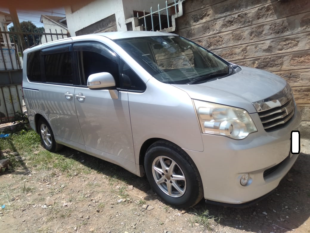 2012 Toyota Noah