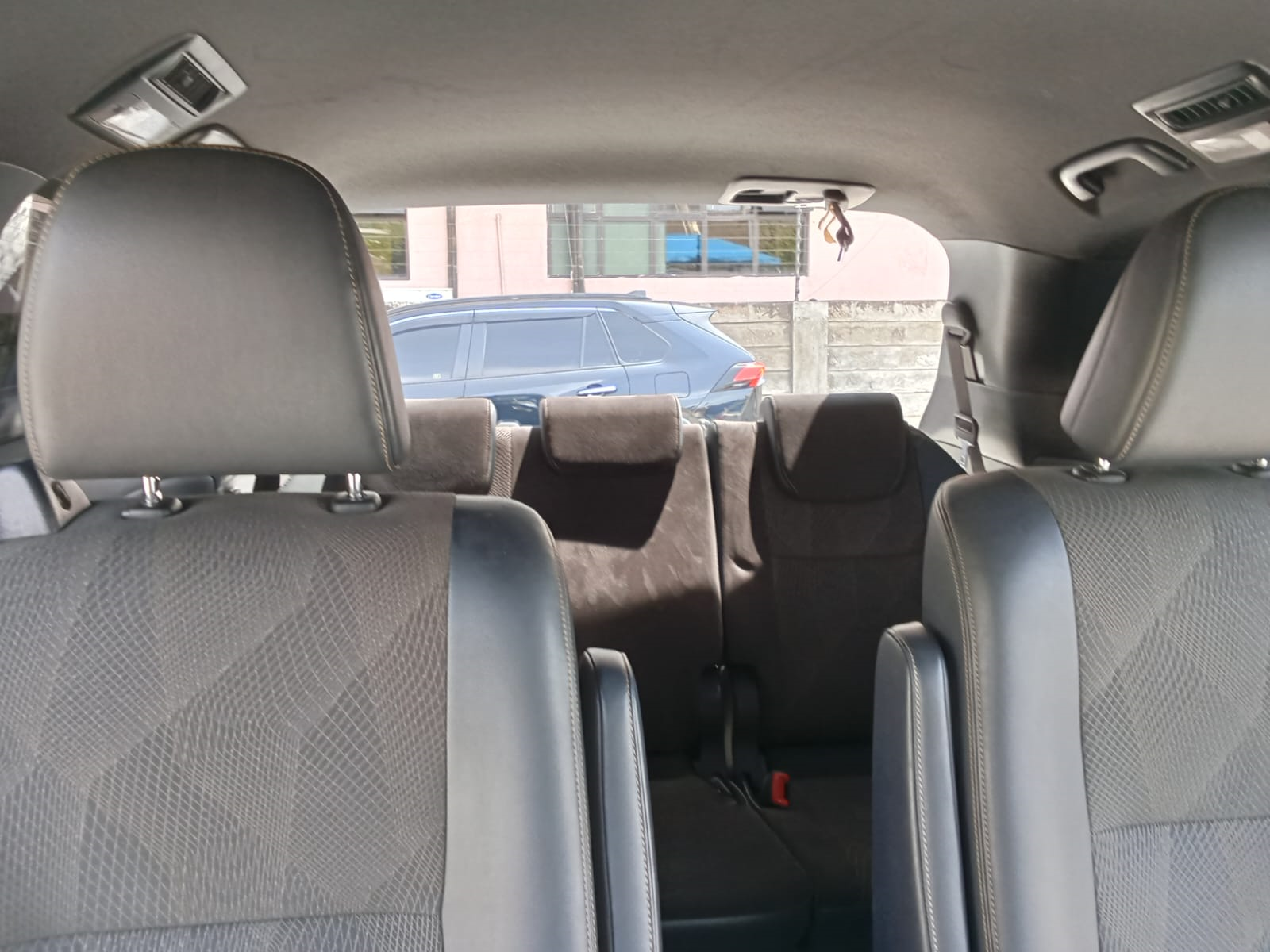 🚗 Toyota Estima  2017