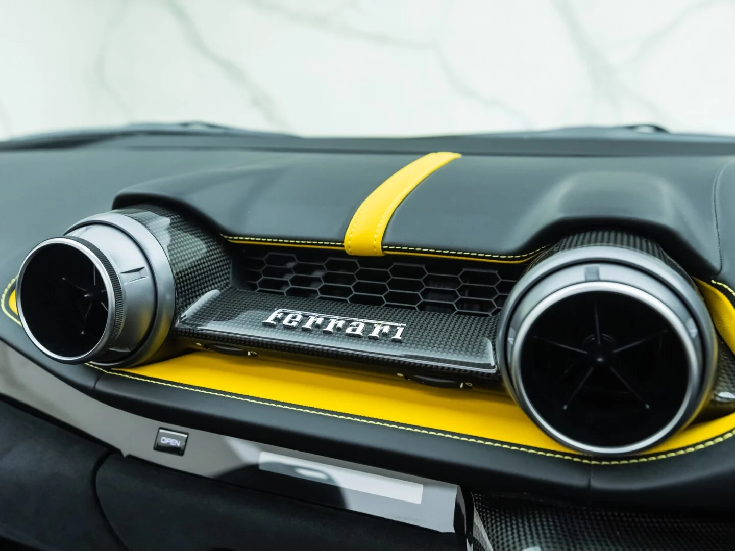 Ferrari 812 GTS 2020