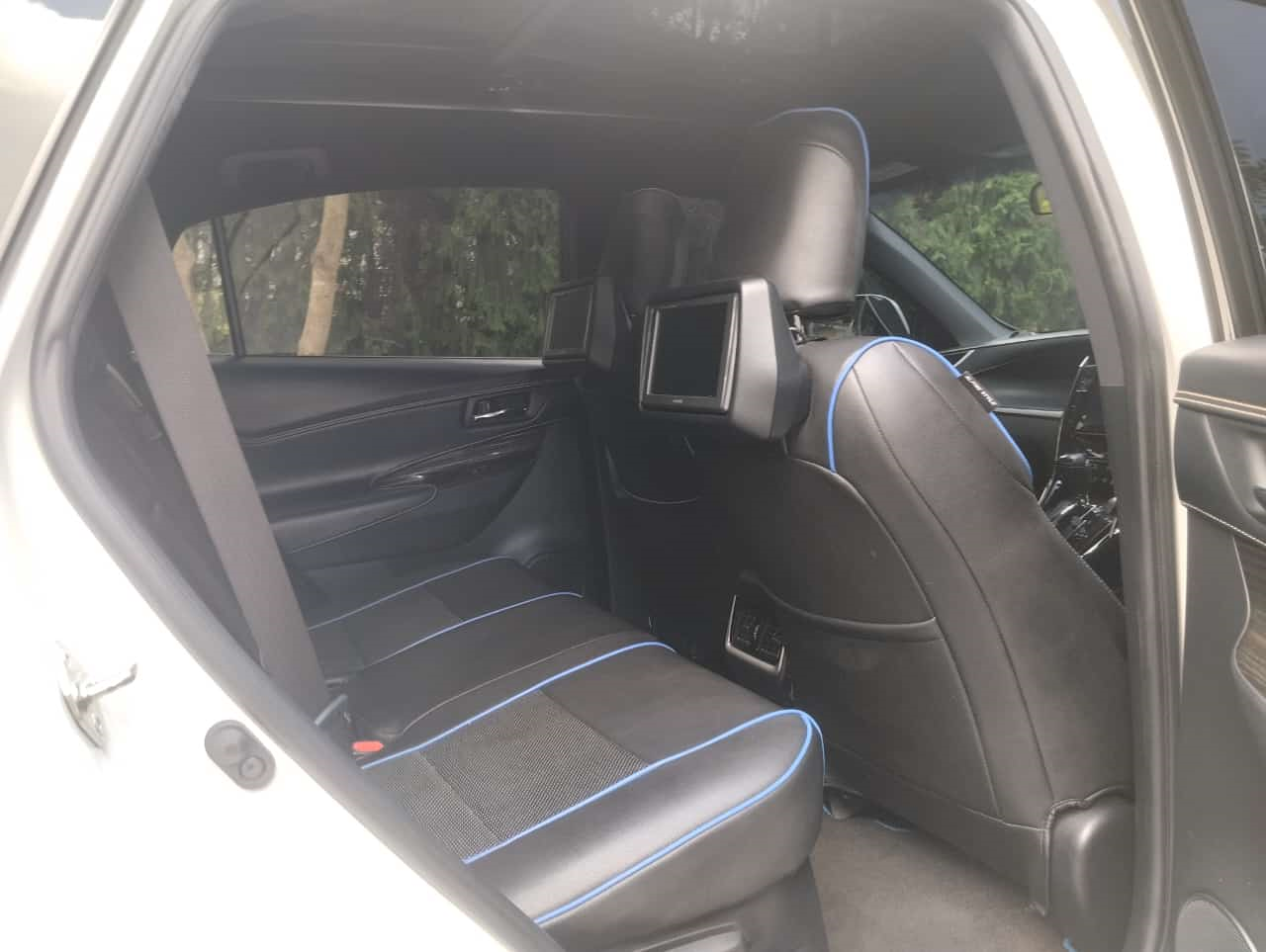 Toyota Harrier | 2017 |