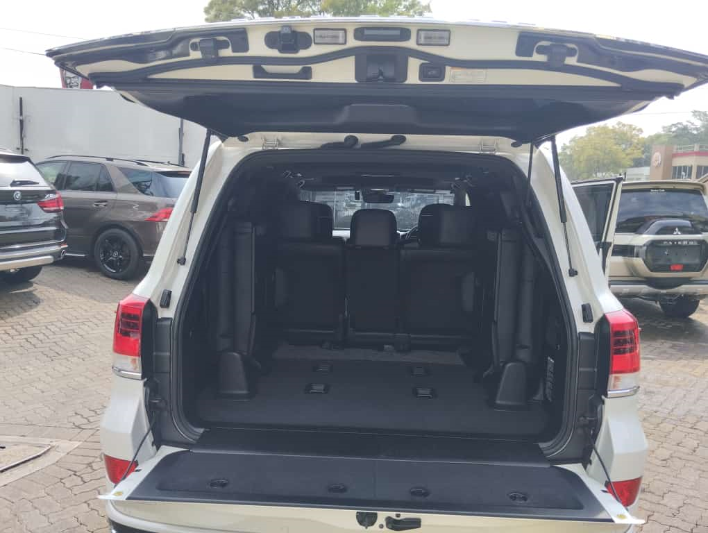 Toyota Land Cruiser V8 ZX | 2017