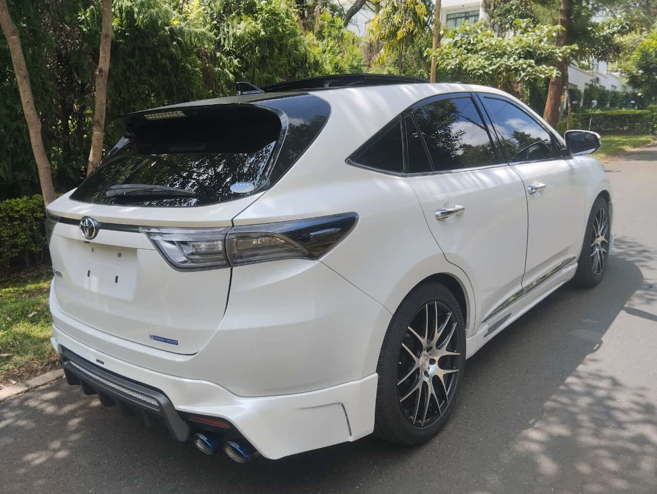 Toyota Harrier | 2017 |