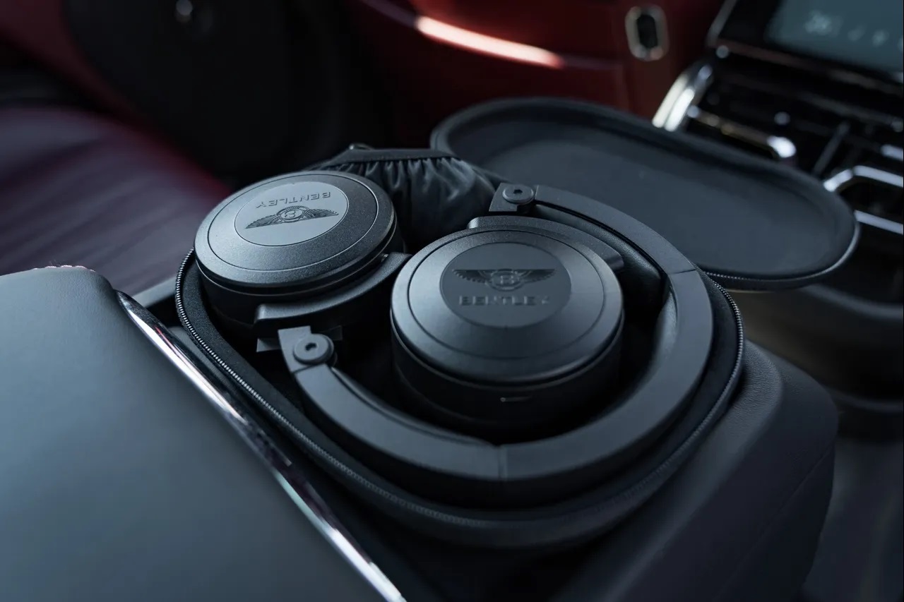 2023 Bentley Flying Spur Azure