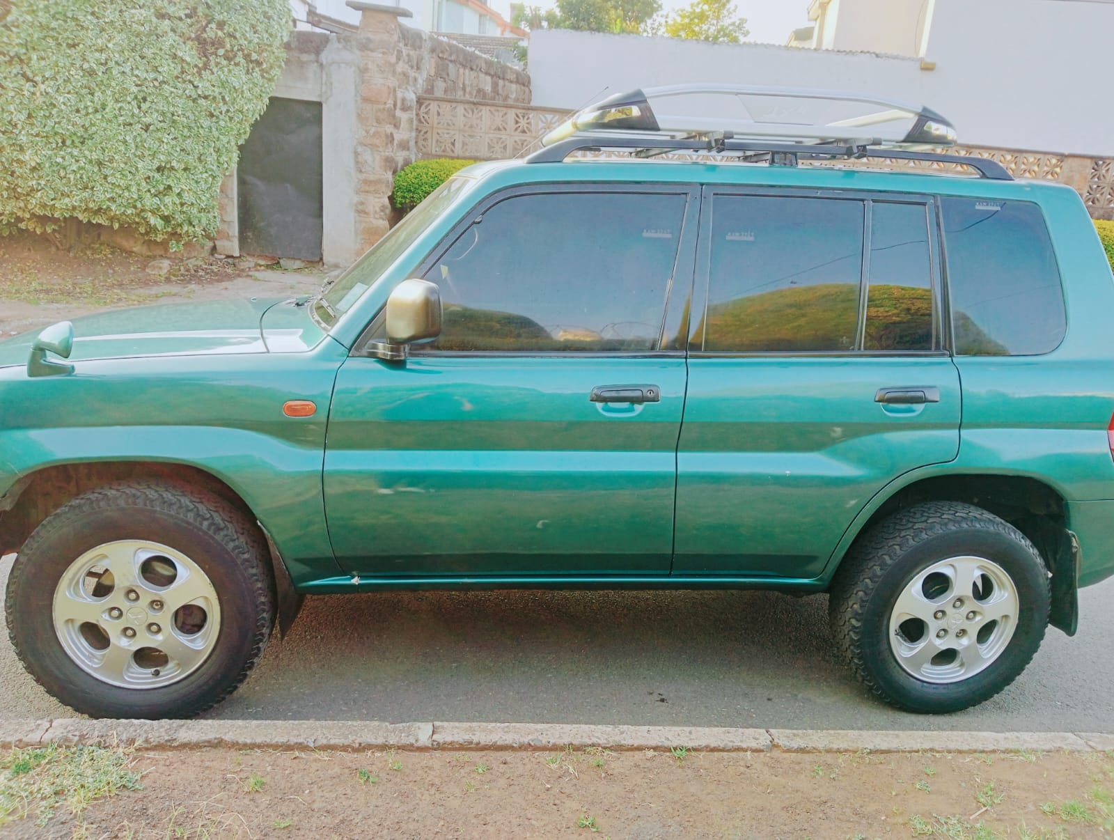 2001 Mitsubishi Pajero iO