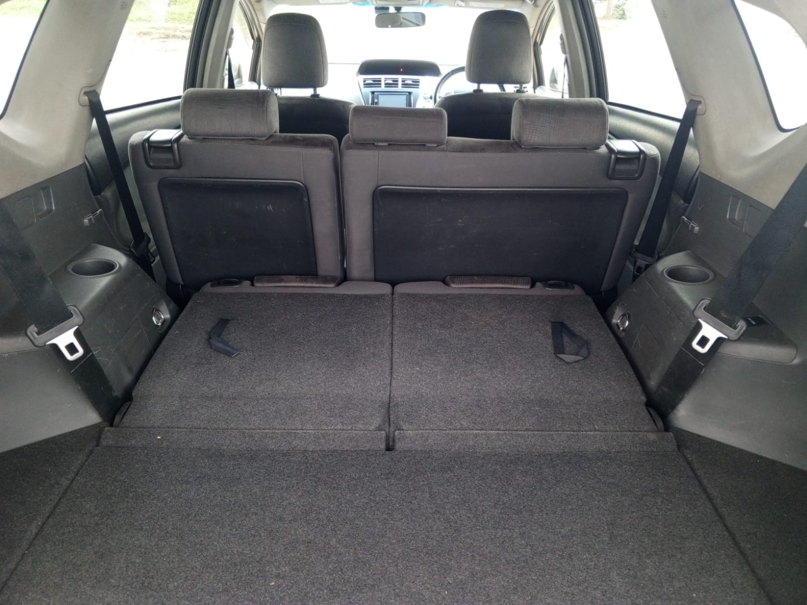 Toyota Prius Alpha 2014