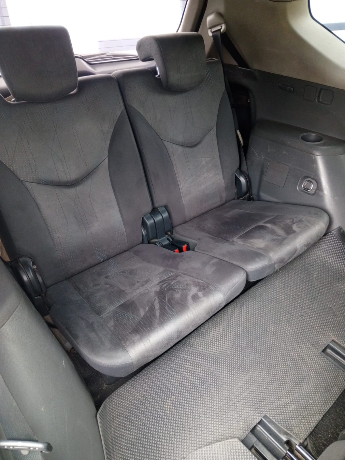 Toyota Prius Alpha 2014