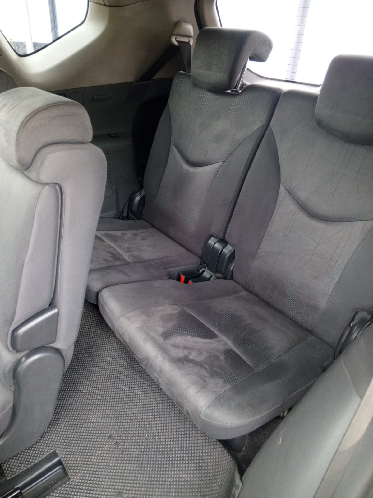 Toyota Prius Alpha 2014