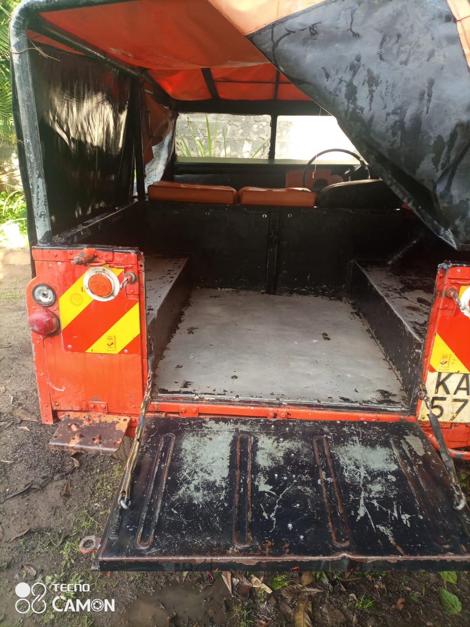 Land Rover Defender 109