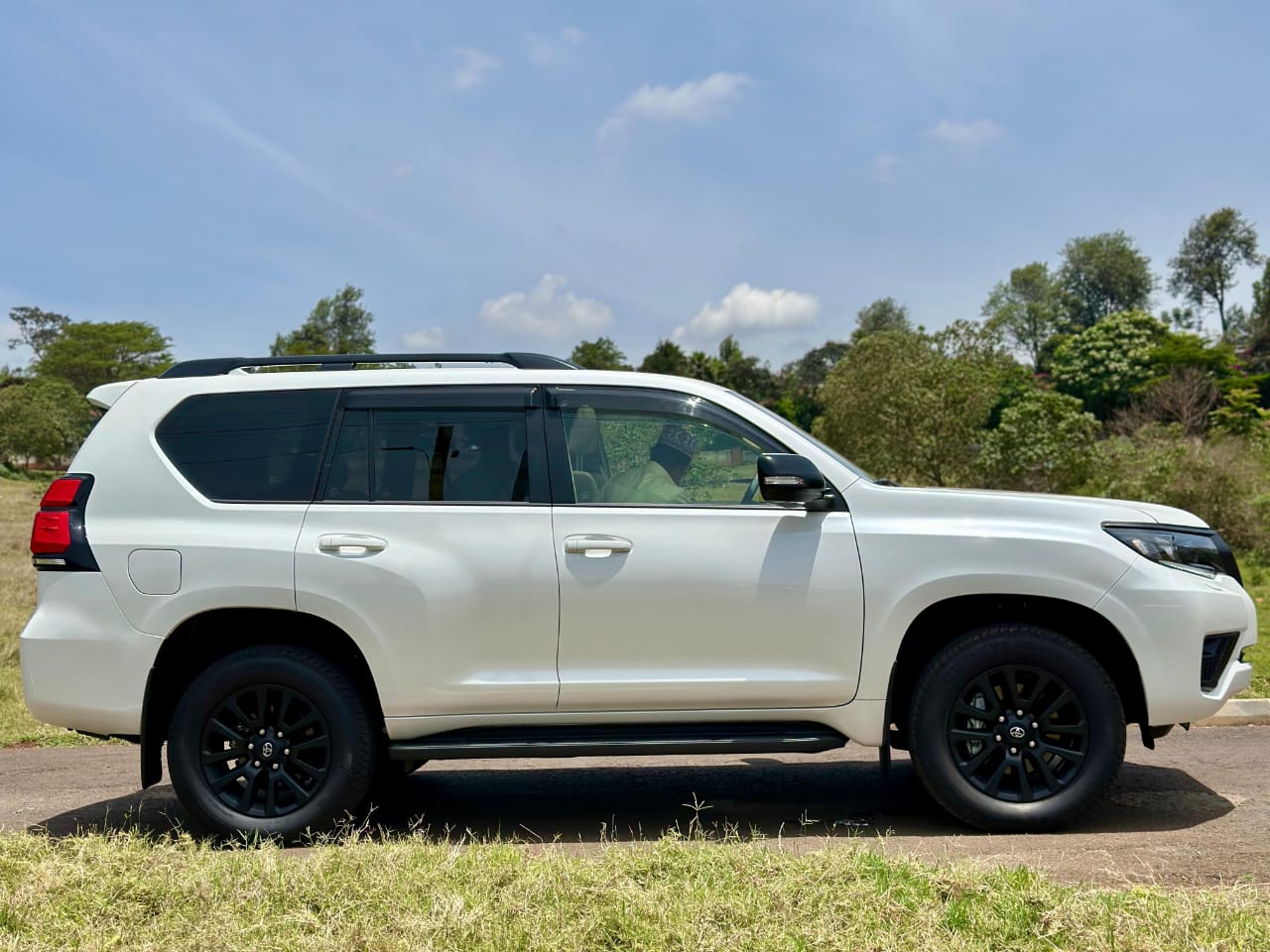 2023 Toyota Land Cruiser Prado TXL