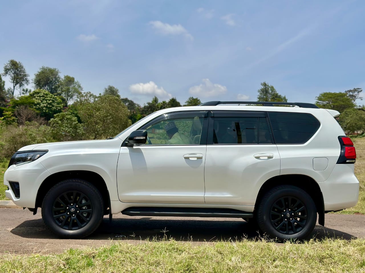 2023 Toyota Land Cruiser Prado TXL