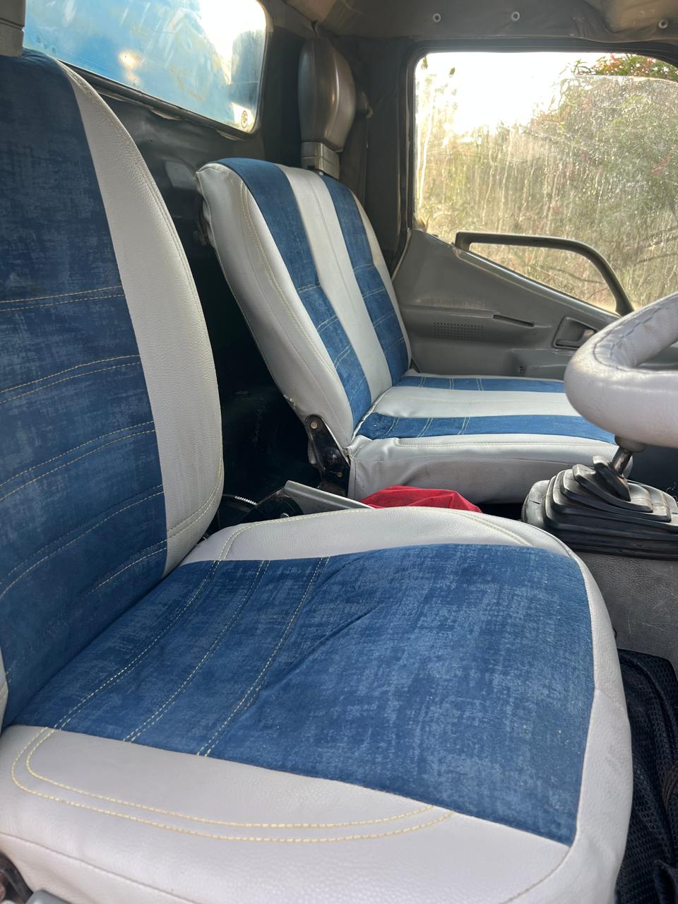 2011 Mitsubishi FH215