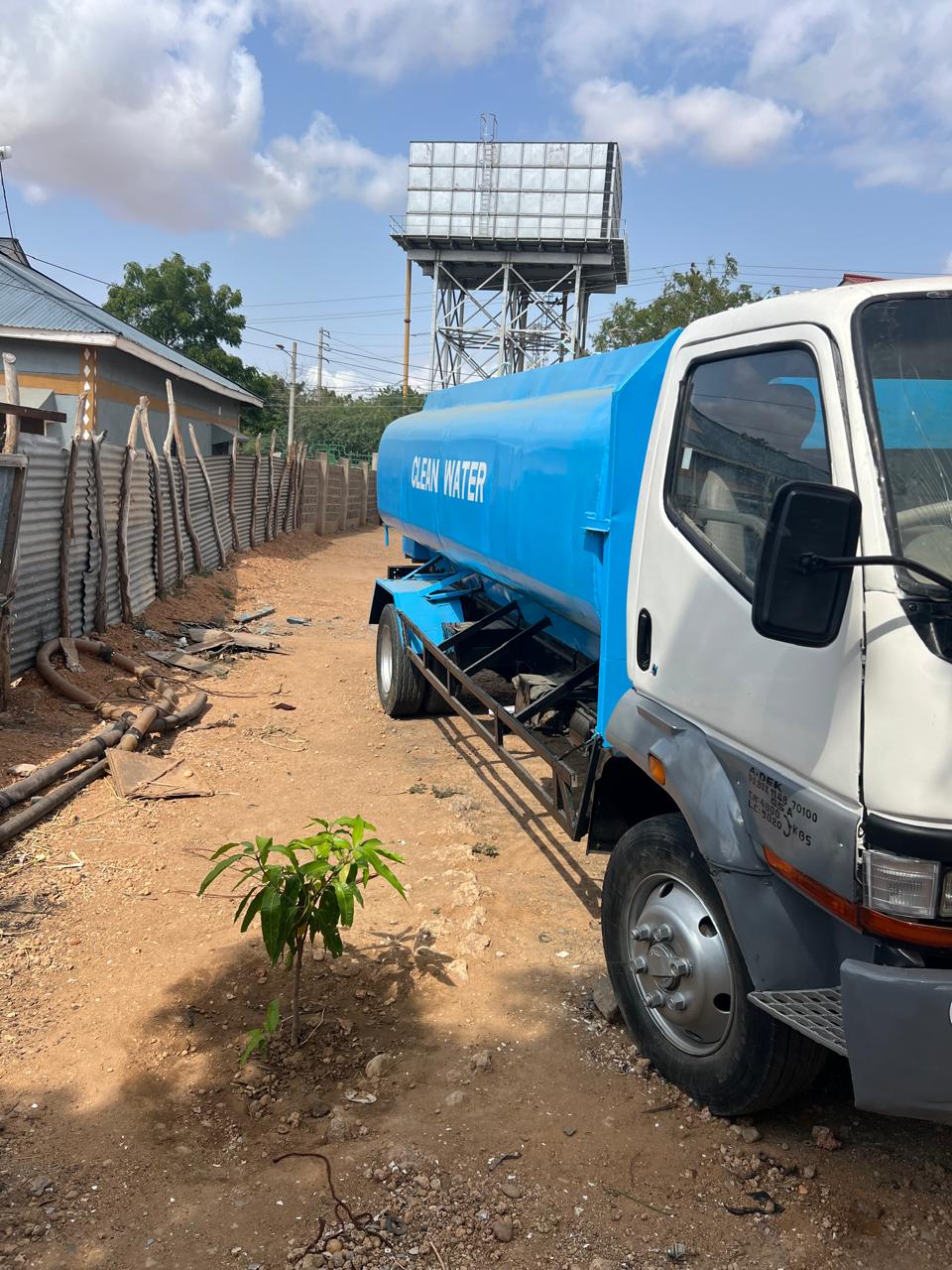 2011 Mitsubishi FH215