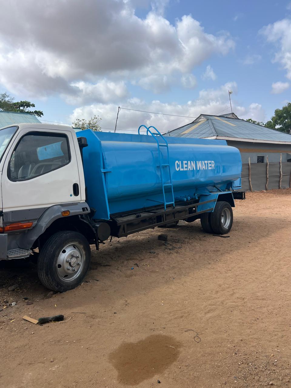 2011 Mitsubishi FH215