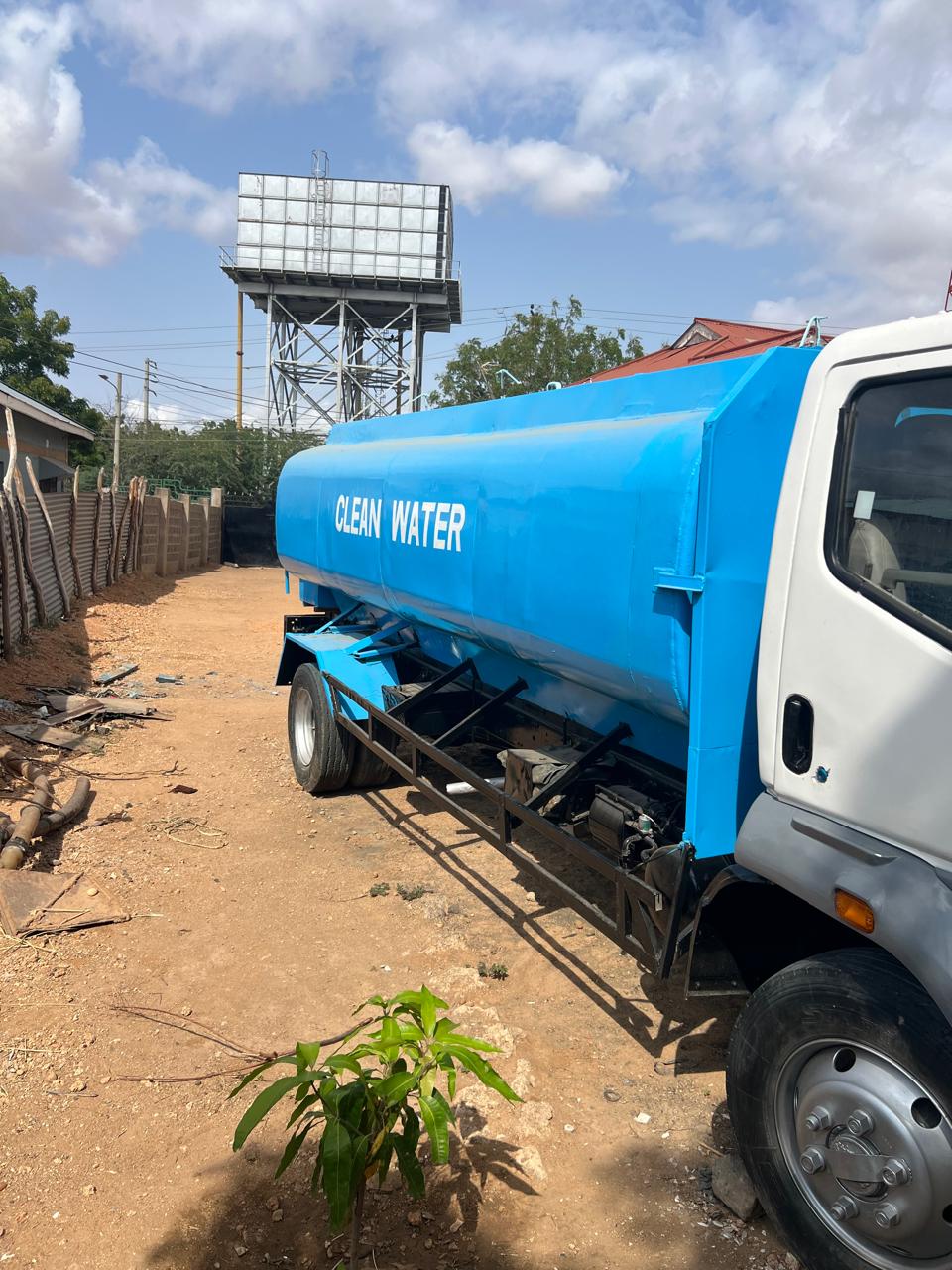 2011 Mitsubishi FH215