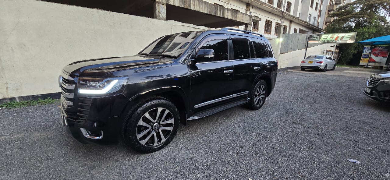 Toyota Land Cruiser V8 2014 upgraded to 2023