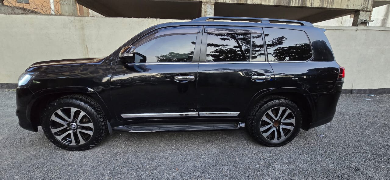 Toyota Land Cruiser V8 2014 upgraded to 2023