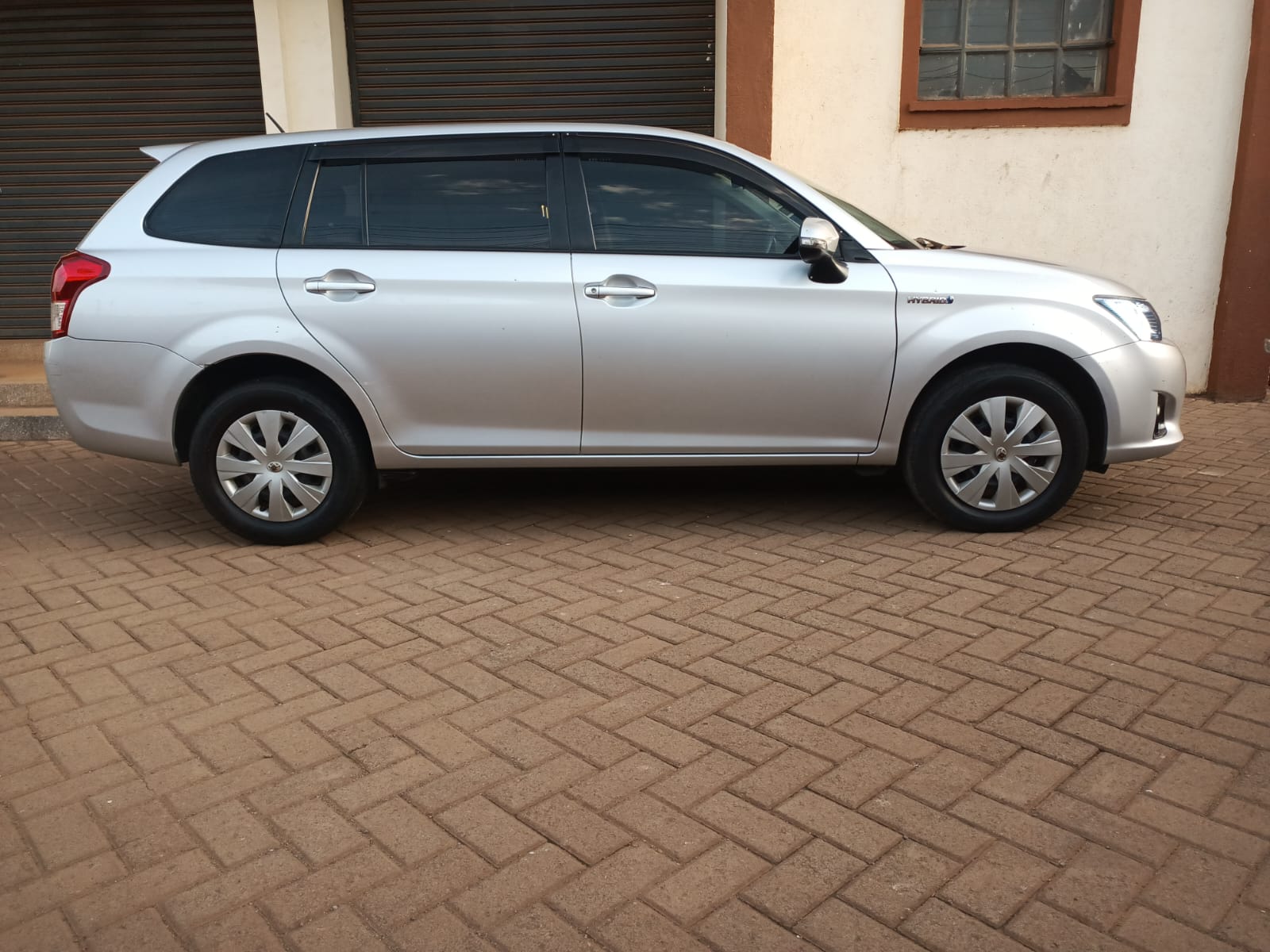 Toyota Fielder Hybrid 2014