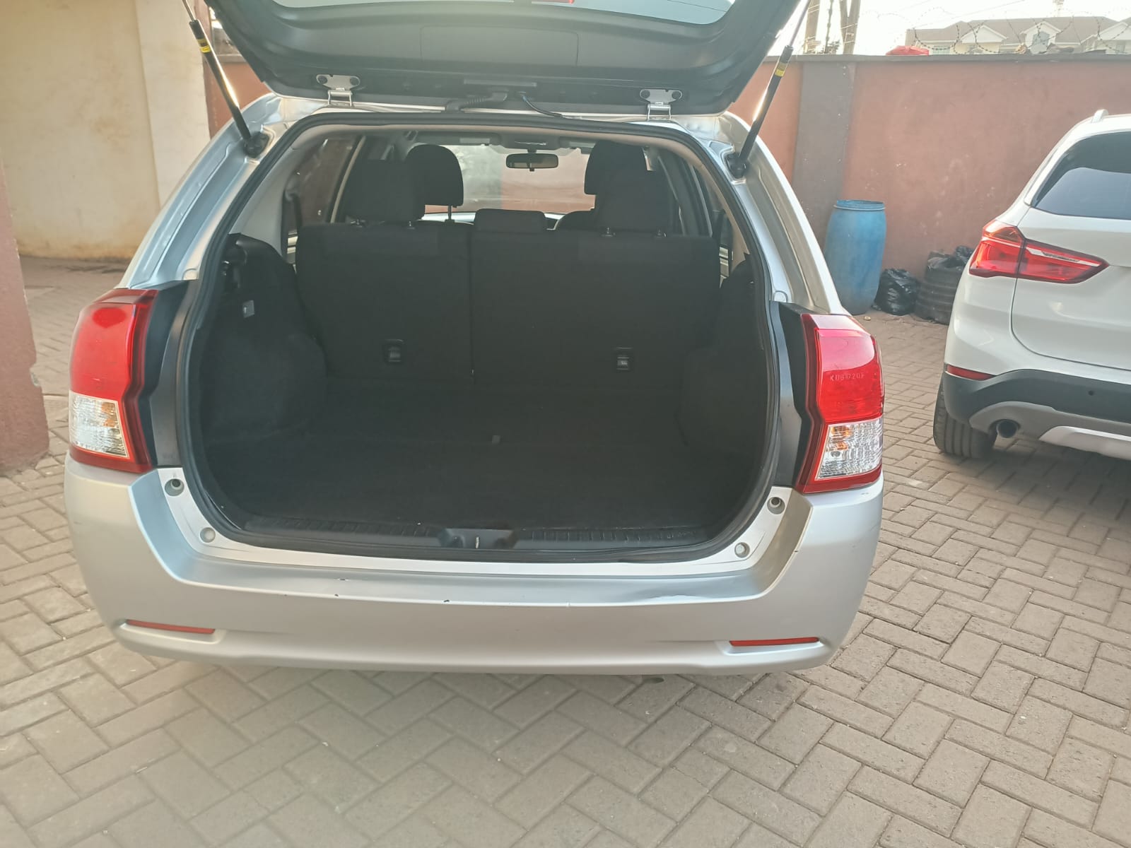 Toyota Fielder Hybrid 2014