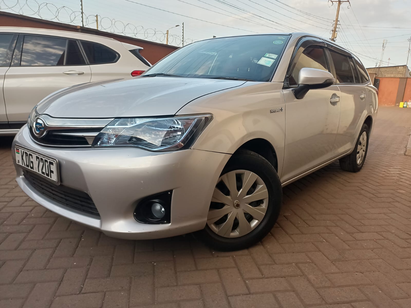 Toyota Fielder Hybrid 2014