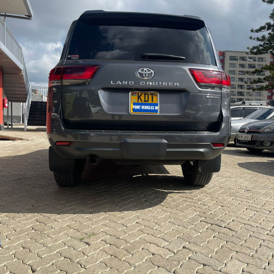 Toyota Land Cruiser LC300 Sahara 2024