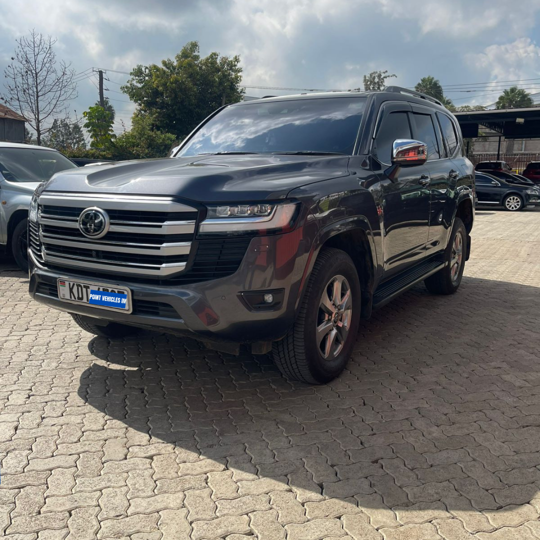 Toyota Land Cruiser LC300 Sahara 2024