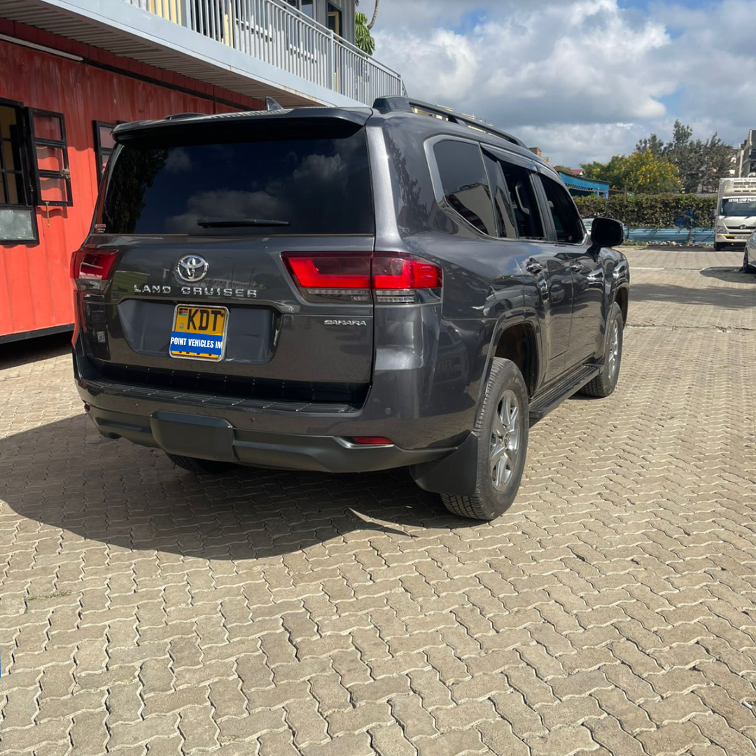 Toyota Land Cruiser LC300 Sahara 2024