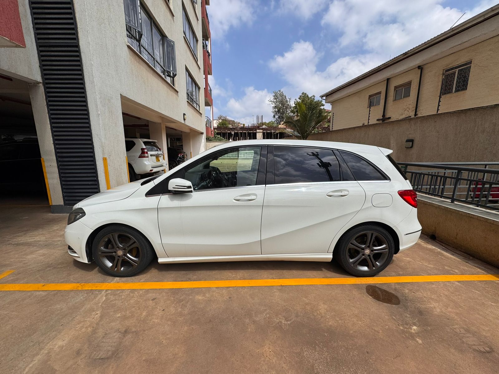 Mercedes-Benz B180 2014