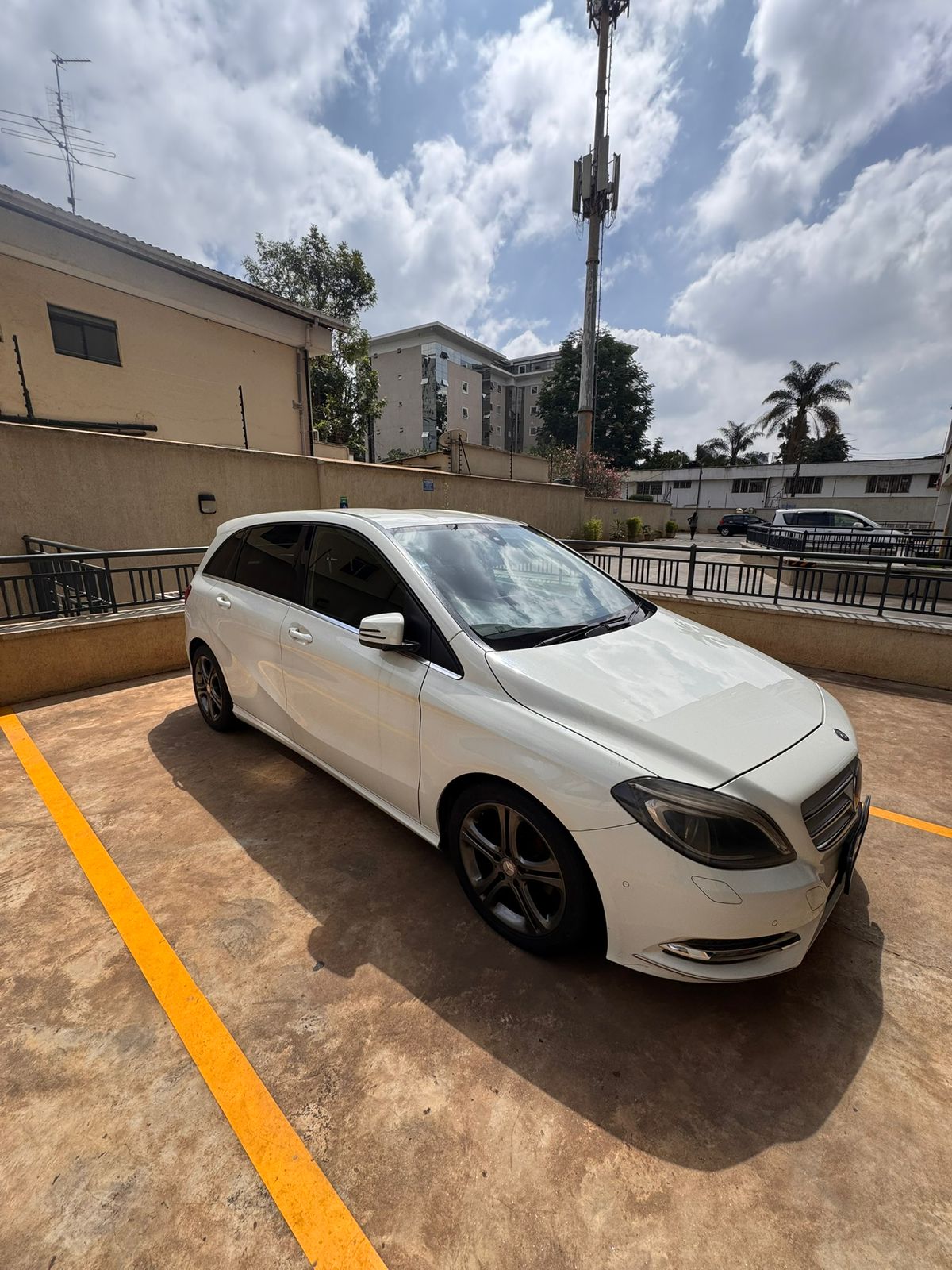 Mercedes-Benz B180 2014