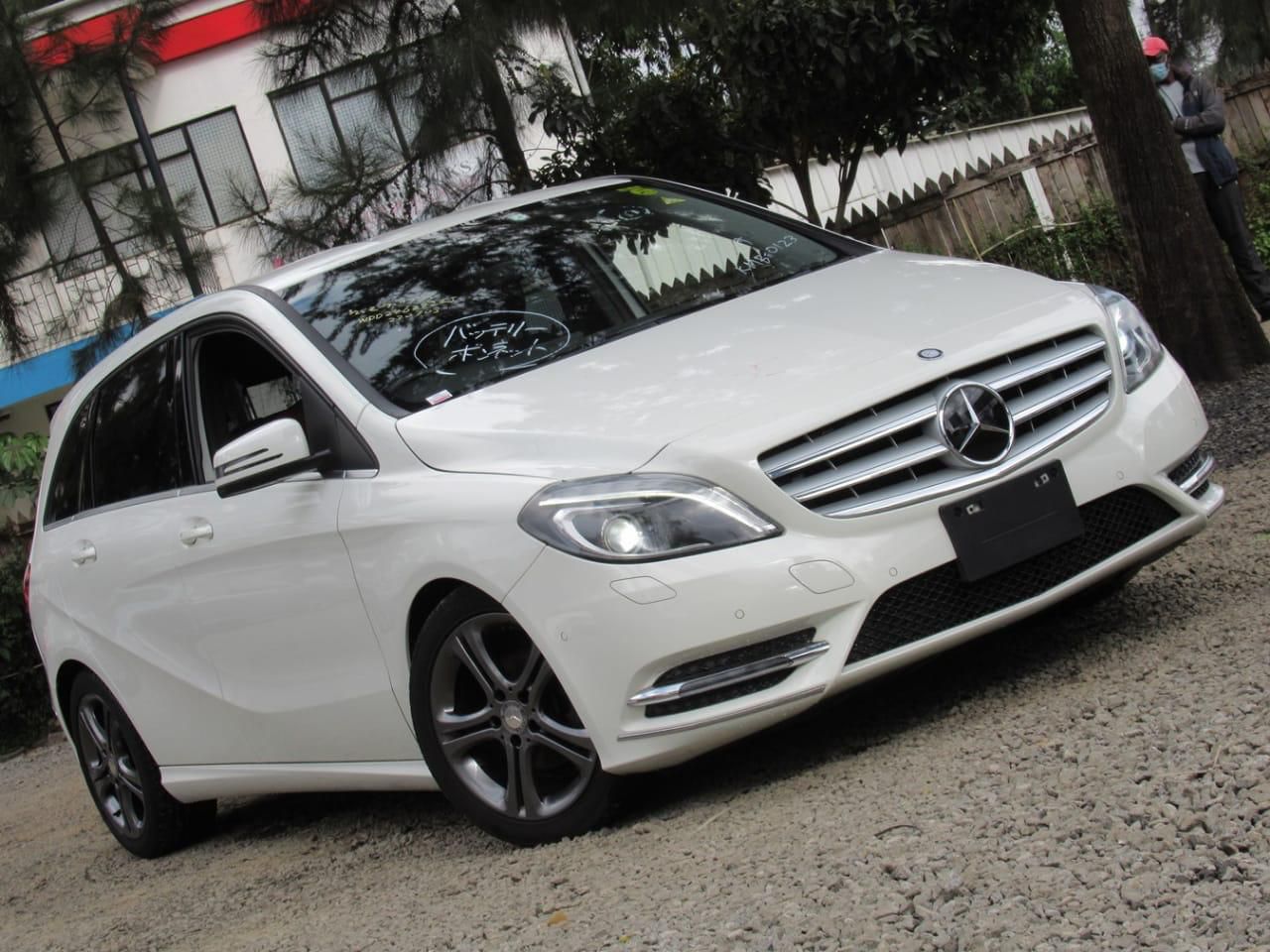 Mercedes-Benz B180 2014