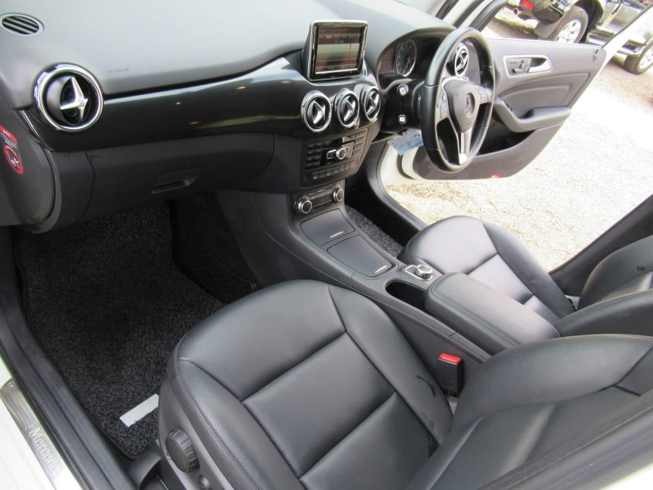 Mercedes-Benz B180 2014