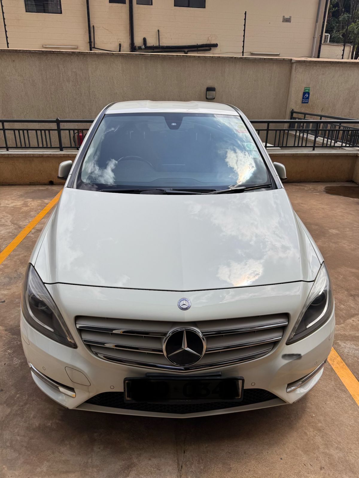 Mercedes-Benz B180 2014