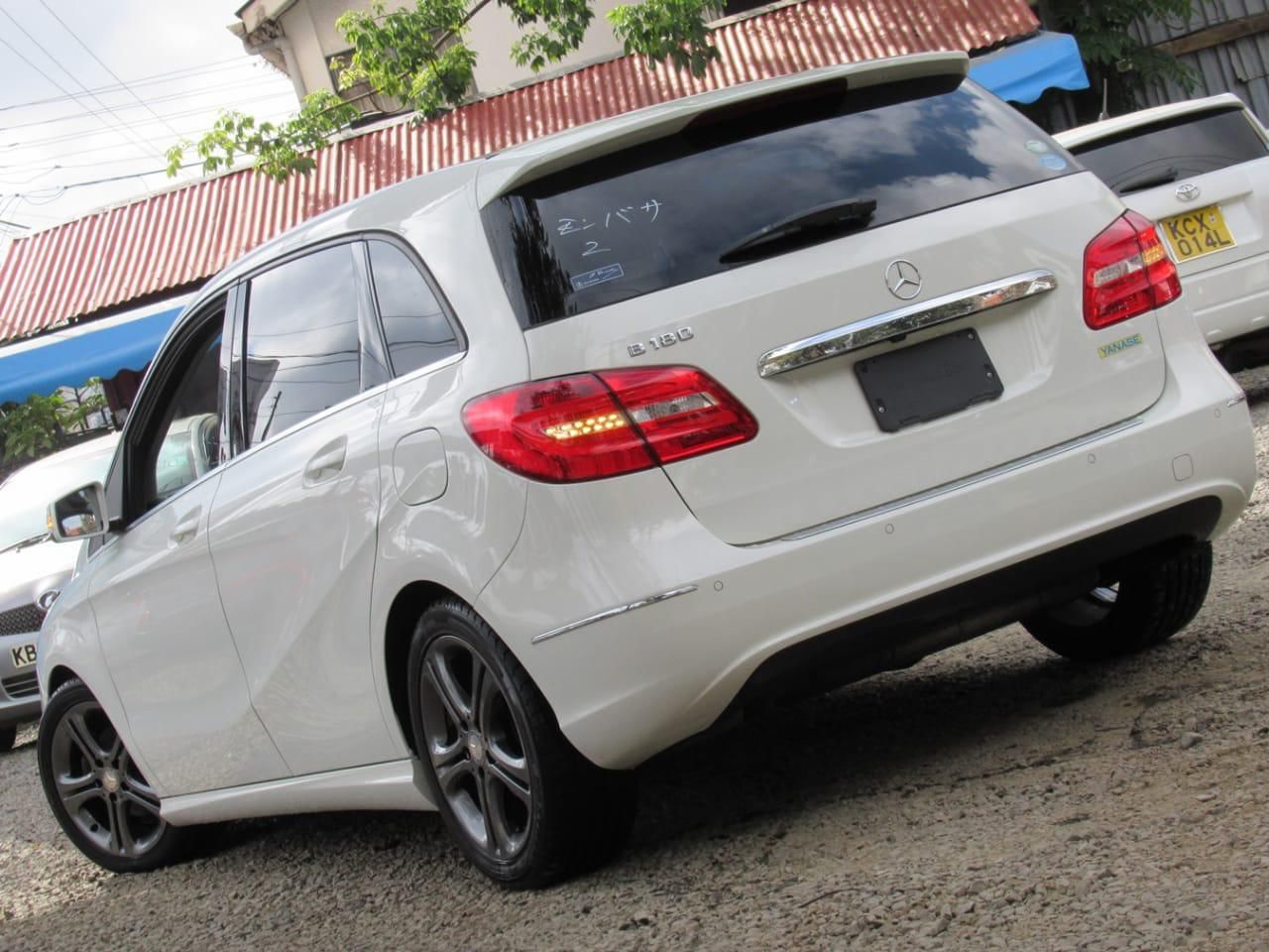 Mercedes-Benz B180 2014