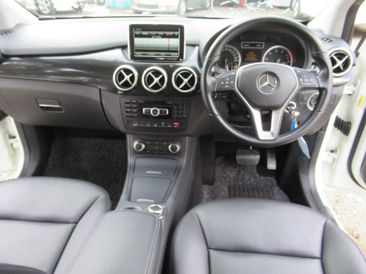 Mercedes-Benz B180 2014