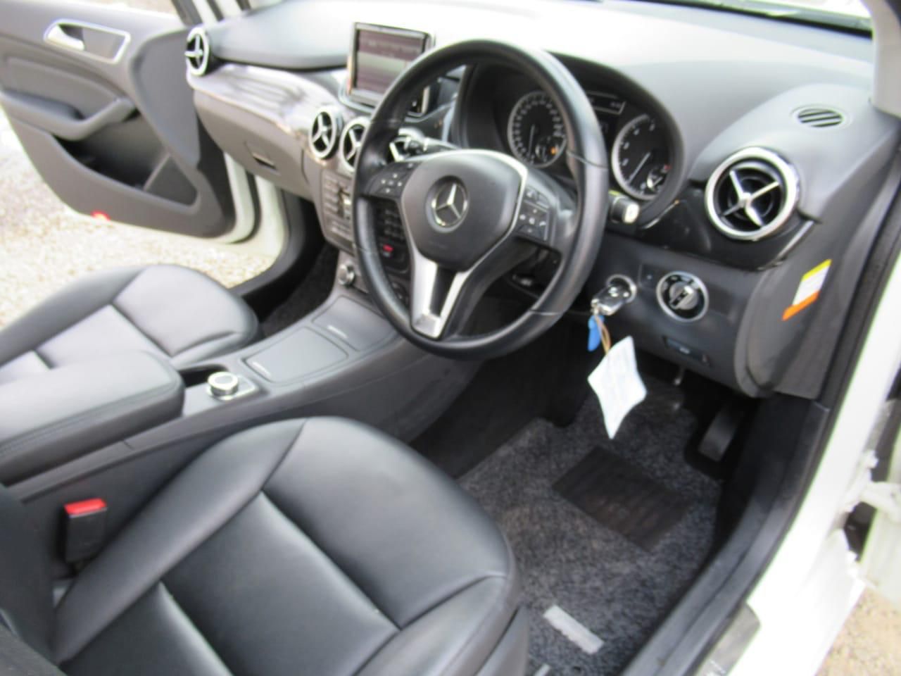 Mercedes-Benz B180 2014