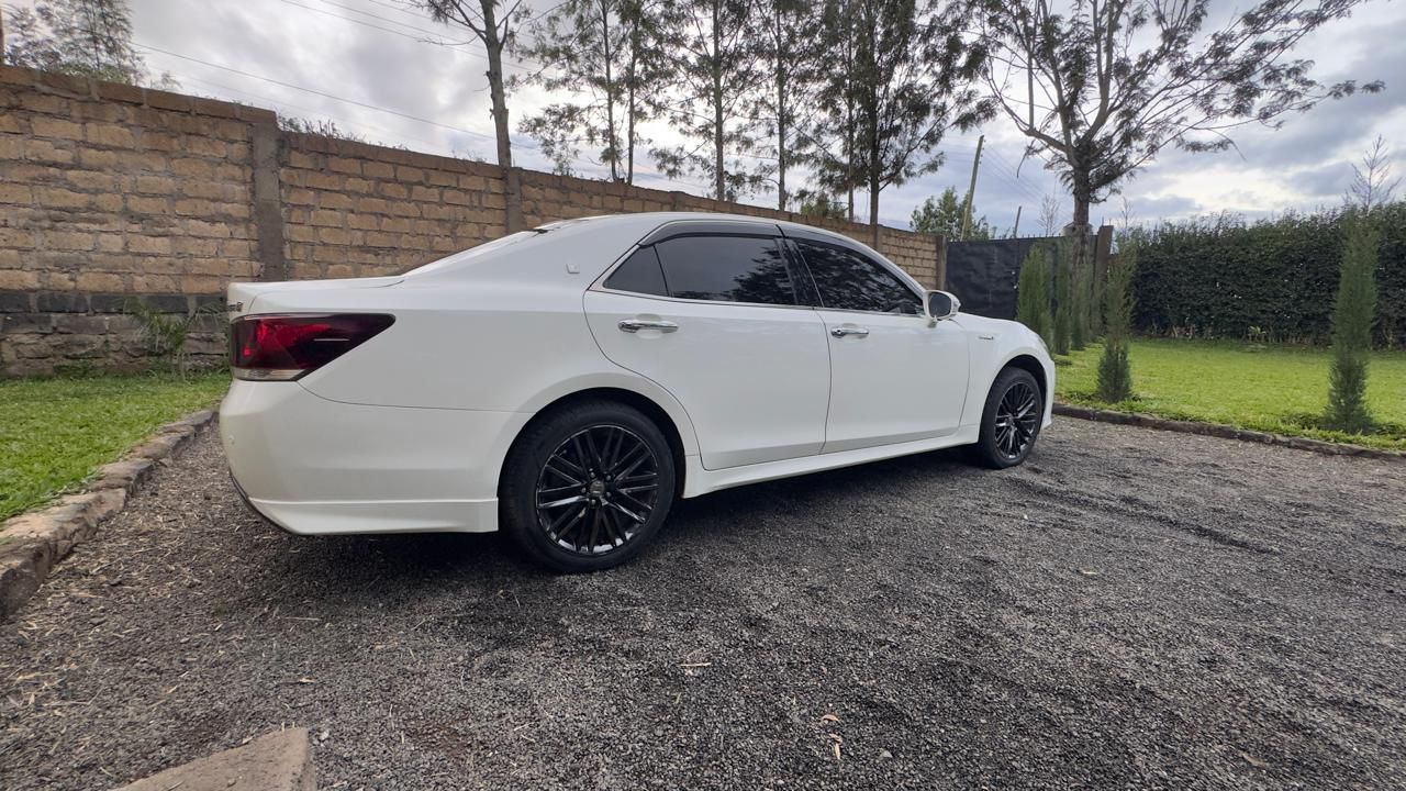 Toyota Crown Athlete 2015