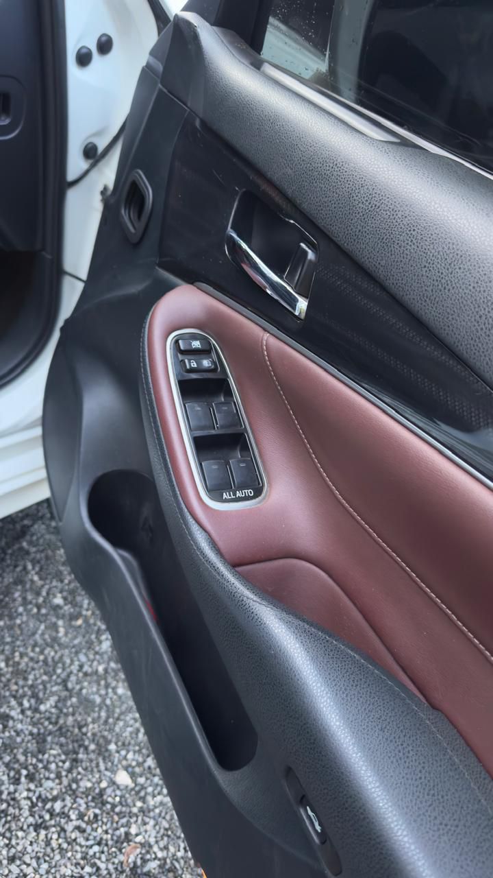 Toyota Crown Athlete 2015
