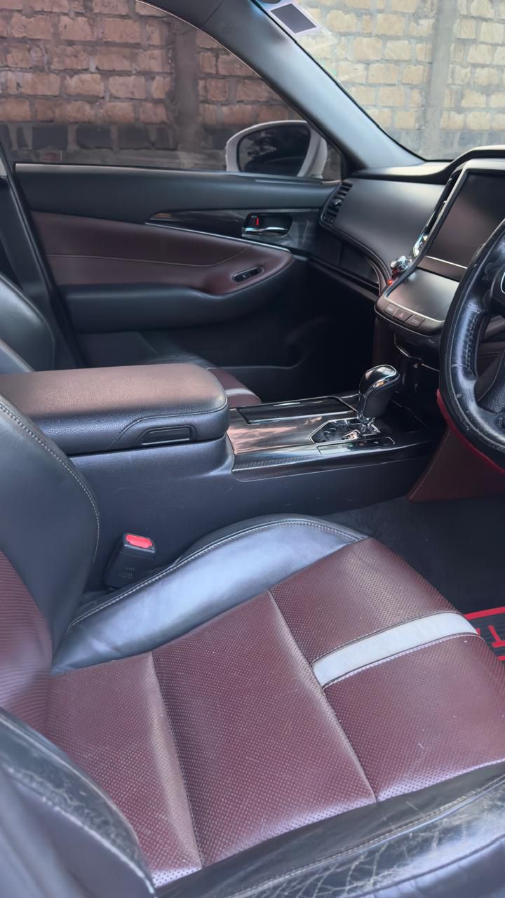 Toyota Crown Athlete 2015