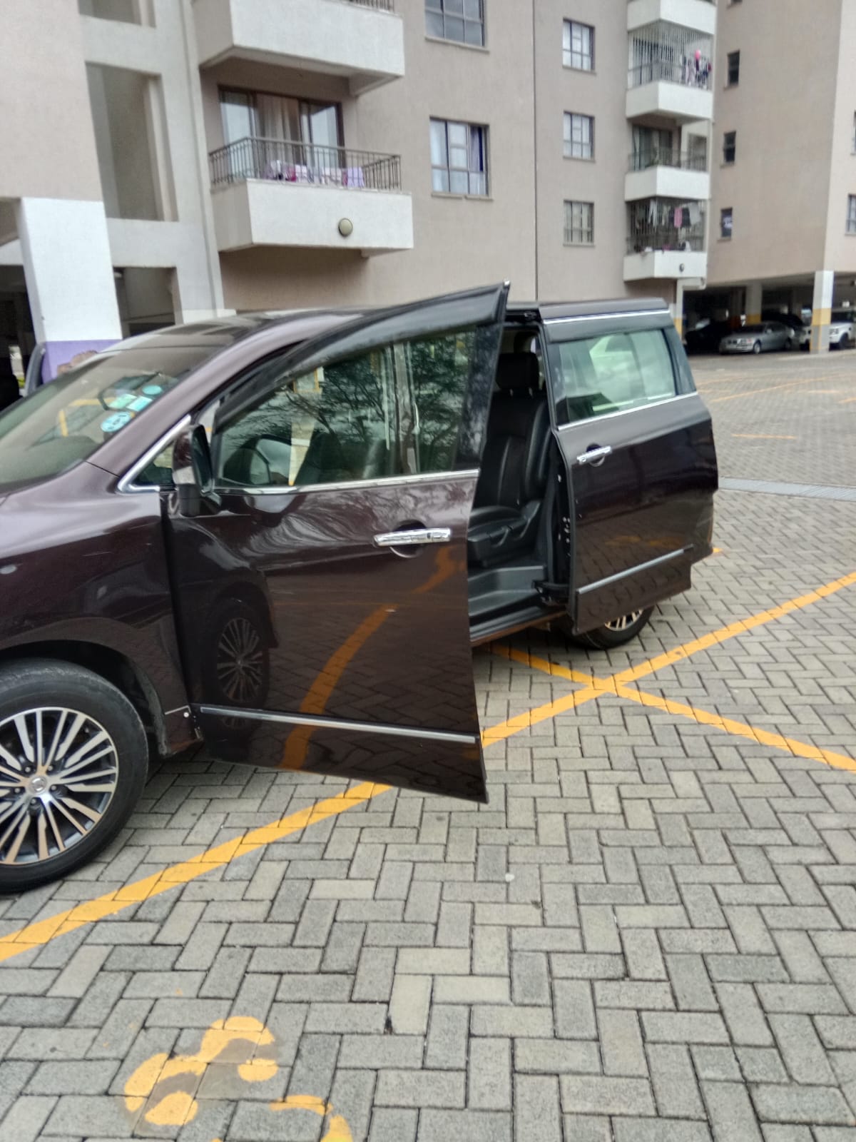 Nissan Elgrand 2015