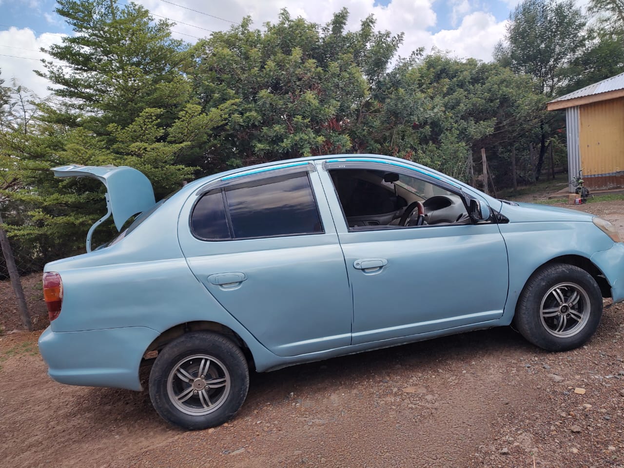 Toyota Platz 2004