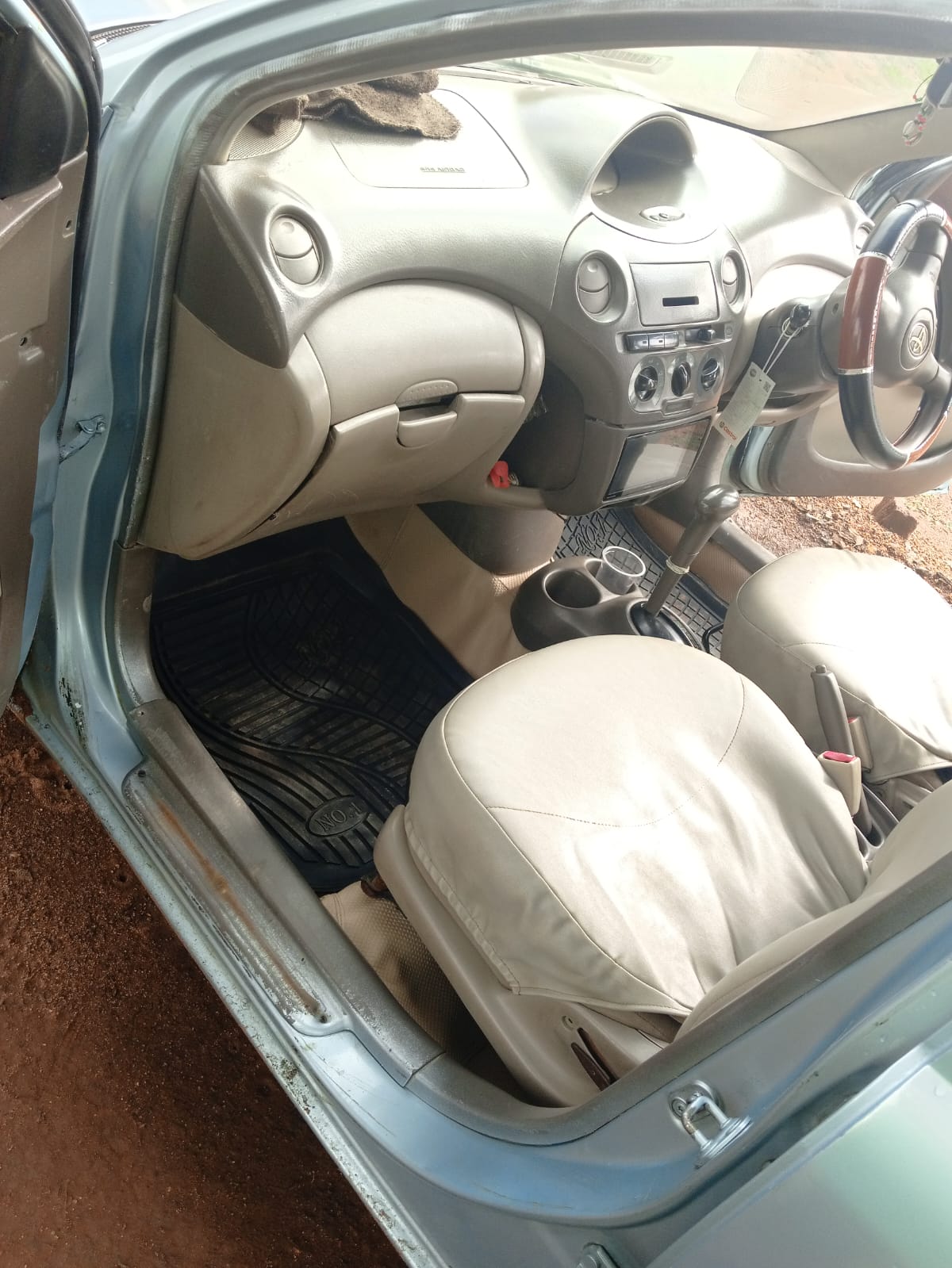 Toyota Platz 2004