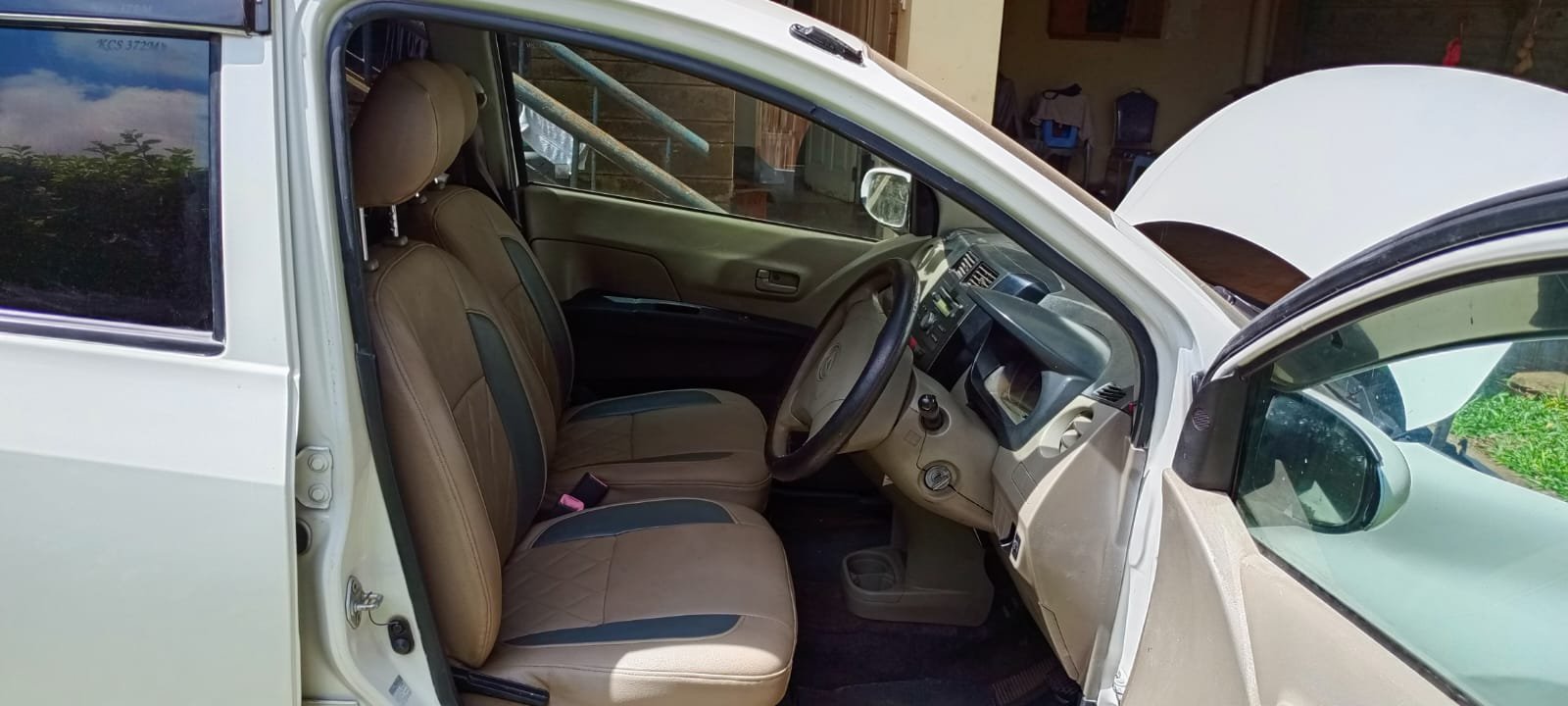 Daihatsu Mira 2011